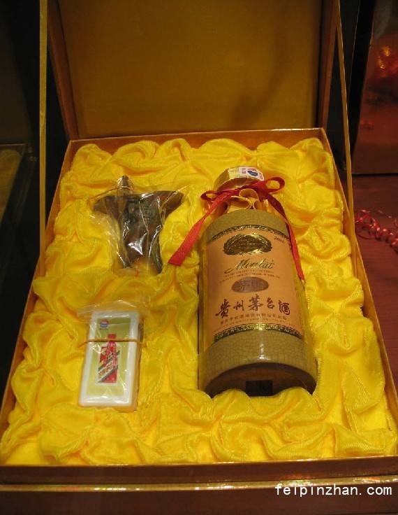 一套30年茅台酒空瓶回收的价格是多少钱现在