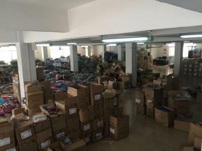 安徽阜阳，三万件库存尾货处理！！图1