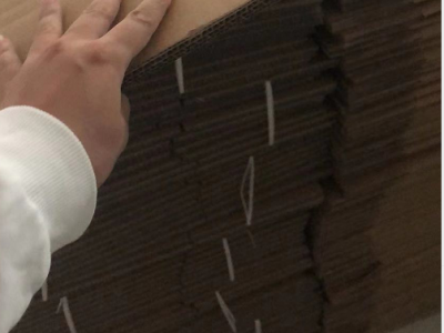 大量瓦楞纸箱处理，还有些pvc手提袋