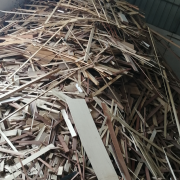 家具厂大量废旧木料处理