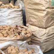 工厂每周有10吨木屑压料需要回收处理