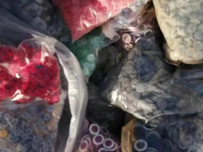 四十多吨树脂纽扣处理
