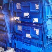 塑料周转箱和废铁处理
