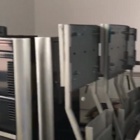 大量废品及铁架处理