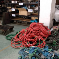工厂搬迁大量废品处理