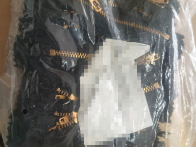15吨左右库存拉链及纽扣处理