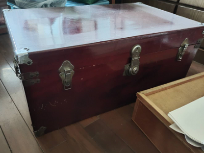 老樟木箱及老家具处理图1