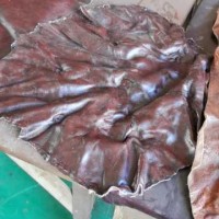 厂里大量牛皮边角料及布料处理