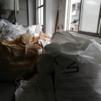 厂里每个月300多条吨袋处理