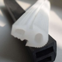 今日硅胶回收价格是多少，东莞硅胶回收厂家上门回收废硅胶边角料