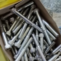 六吨库存螺丝螺母处理