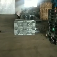 厂里每周有大量塑料托盘和纸箱处理