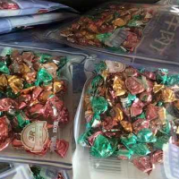 10几吨过期牛肉干和鸭舌处理