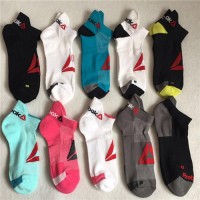 苏州库存丝袜回收公司电话-库存袜子回收