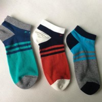 南京库存丝袜回收多少钱一双_上门回收库存袜子