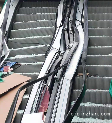 两台通力扶手电梯需要处理    新安装的 扶手被砸坏 电梯原价是23