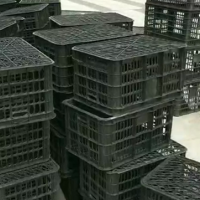 几百个塑料筐处理