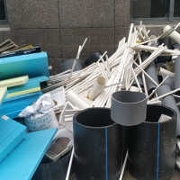 工厂大量pvc管材塑料处理
