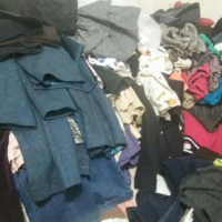 大量旧衣服鞋子处理
