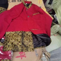 有十几吨全新的尾货工作服处理