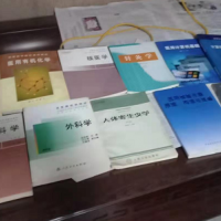 大量学校教材书籍处理