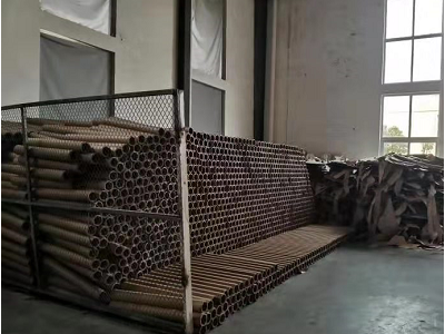 厂里20多吨牛皮纸卷盖板、纸芯处理
