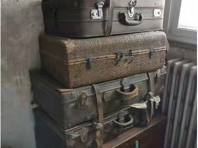 老樟木箱皮箱缝纫机等老物件处理图1