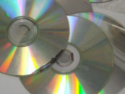 两箱电影碟片处理图1
