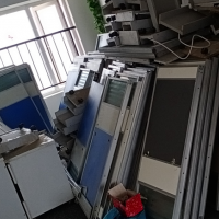 大量铝合金办公桌椅免费送