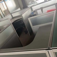 三百平米玻璃办公隔断及办公桌处理