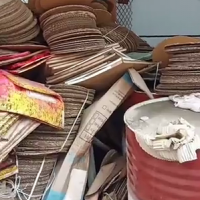 厂里大量废纸处理