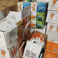 40多箱过期食品处理