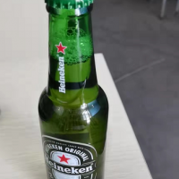 一百多箱啤酒瓶处理