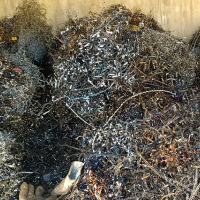 厂里每个月50吨铁刨花处理