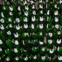 每天五百多箱啤酒瓶及1000多个易拉罐处理