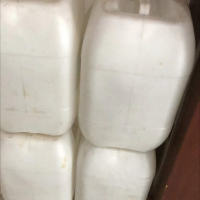几十个塑料桶处理