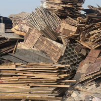 工地大量建筑木模板处理