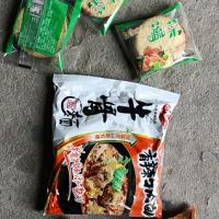 4吨左右过期饼干、方便面等食品处理