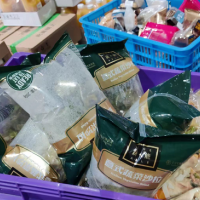 200多吨过期食品处理