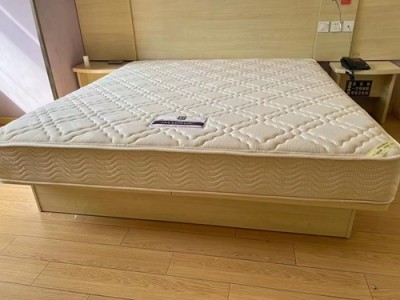长期出售酒店用品、设备、布草、床垫、家具、电视、电脑，电器等酒店所有物资图2