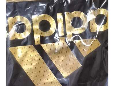 几百件阿迪达斯T恤处理图2