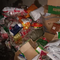两百多箱过期及临期调味品处理