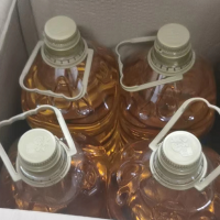 16箱过期食用油处理（每箱四瓶）