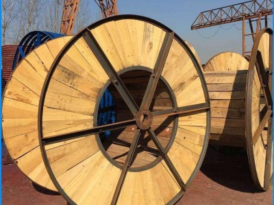 大量库存二手旧电缆盘处理图4