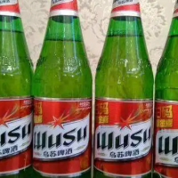 大批量乌苏啤酒瓶处理