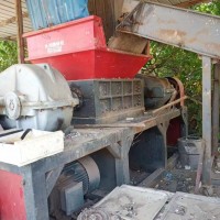 7万转让1000型二手撕碎机37千瓦电机刀片直径400厚25