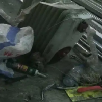 工厂搬迁大量废品处理