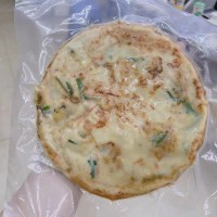 一百箱左右馒头、海鲜饼、雪糕处理