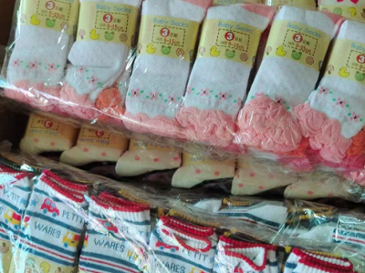 十万双左右袜子处理图2