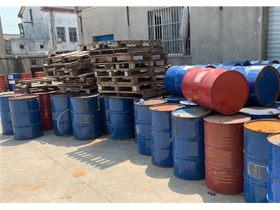 今年章丘回收化工铁桶价格-山东常年高价回收各类铁桶_常德废品站